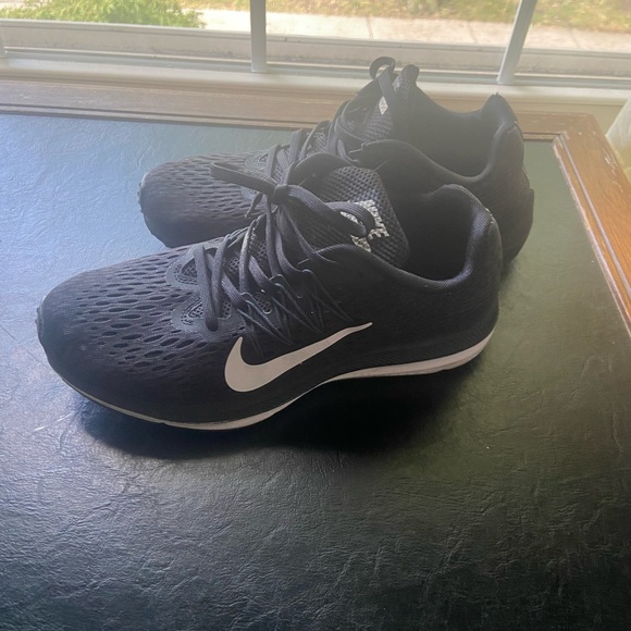 Nike Zoom Windflo 5 Running Shoes - Picture 2 of 8